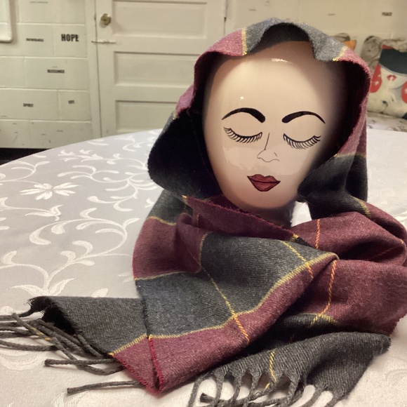 GEOFFREY BEENE SCARF. PLAID. NICE SOFT CASHME’ - Picture 2 of 6